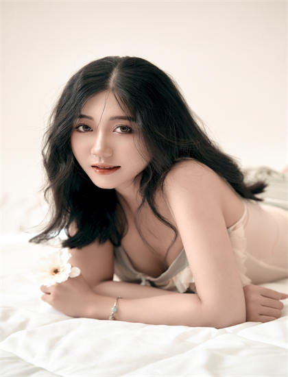 表演艺术解析：红色耳语的转折的戏剧性设计与情节推进 揭示人性的复杂与美好